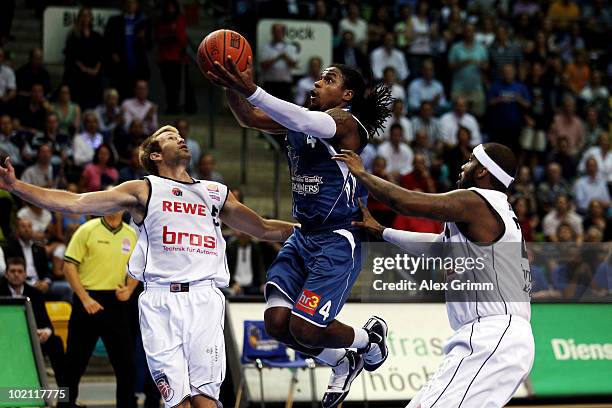 Aubrey Reese of Frankfurt is challenged by John Goldsberry and Elton Brown of Brose Baskets during game four of the Beko Basketball Bundesliga play...