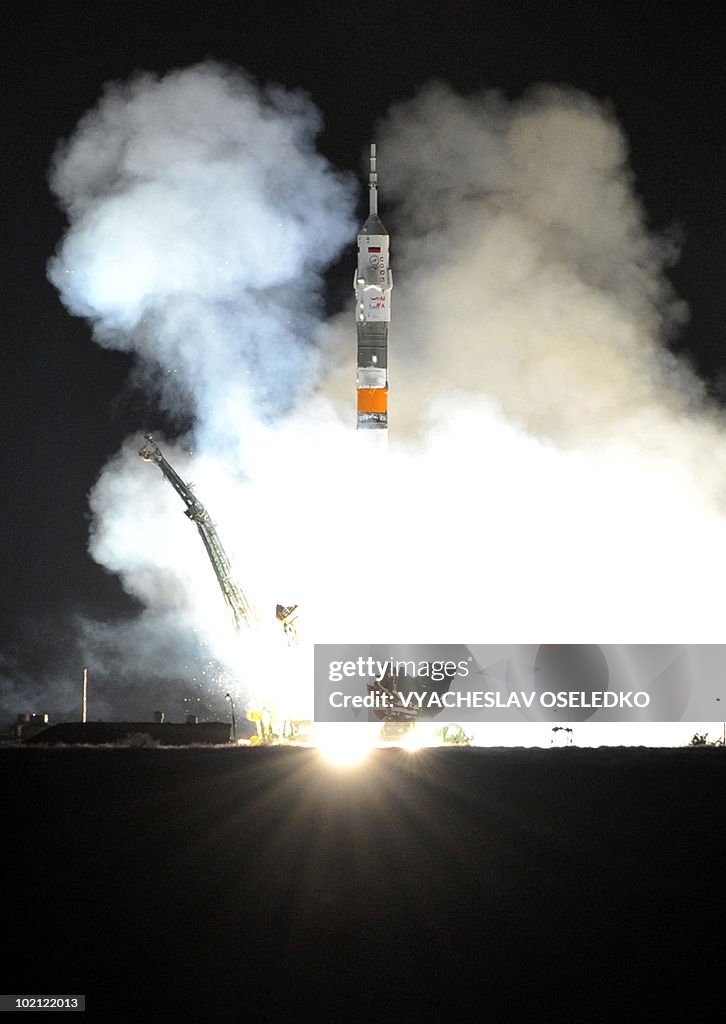 A Russian Soyuz TMA-19 rocket with US as