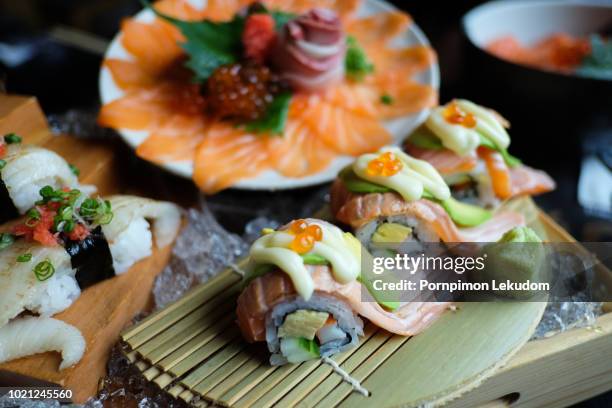 sushi special set - kaviar stock-fotos und bilder