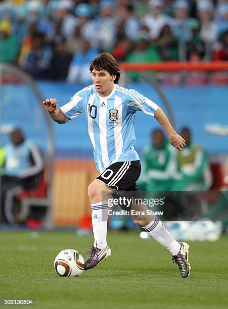 Messi Speed Messi Running Photos and Premium High Res Pictures - Getty Images