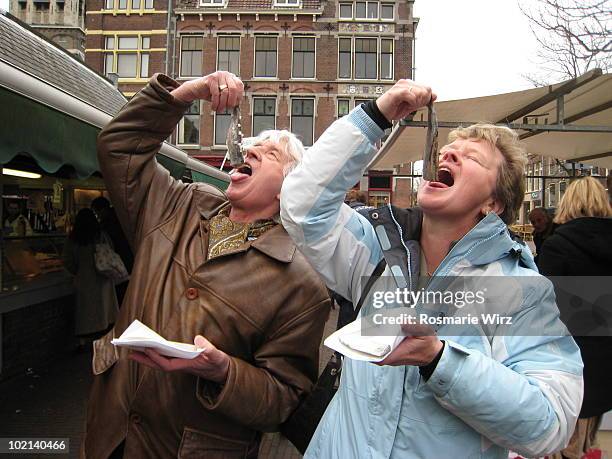 herrrrrings ..... the dutch fast food - herring bildbanksfoton och bilder