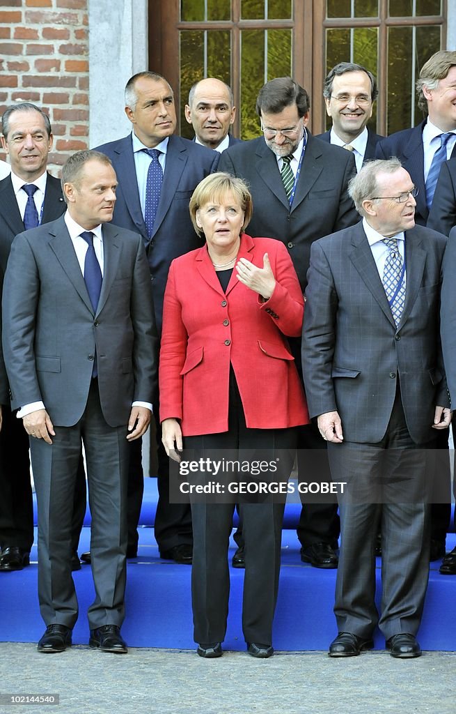 German Chancellor Angela Merkel (red) po