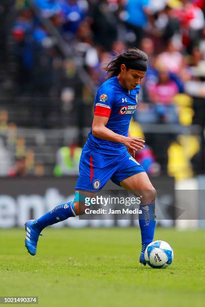Gerardo Flores of Cruz Azul drives the ball during the fifth round match between Cruz Azul and Leon as part of the Torneo Apertura 2018 Liga M at...