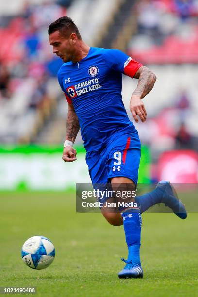 Milton Caraglio of Cruz Azul drives the ball during the fifth round match between Cruz Azul and Leon as part of the Torneo Apertura 2018 Liga M at...