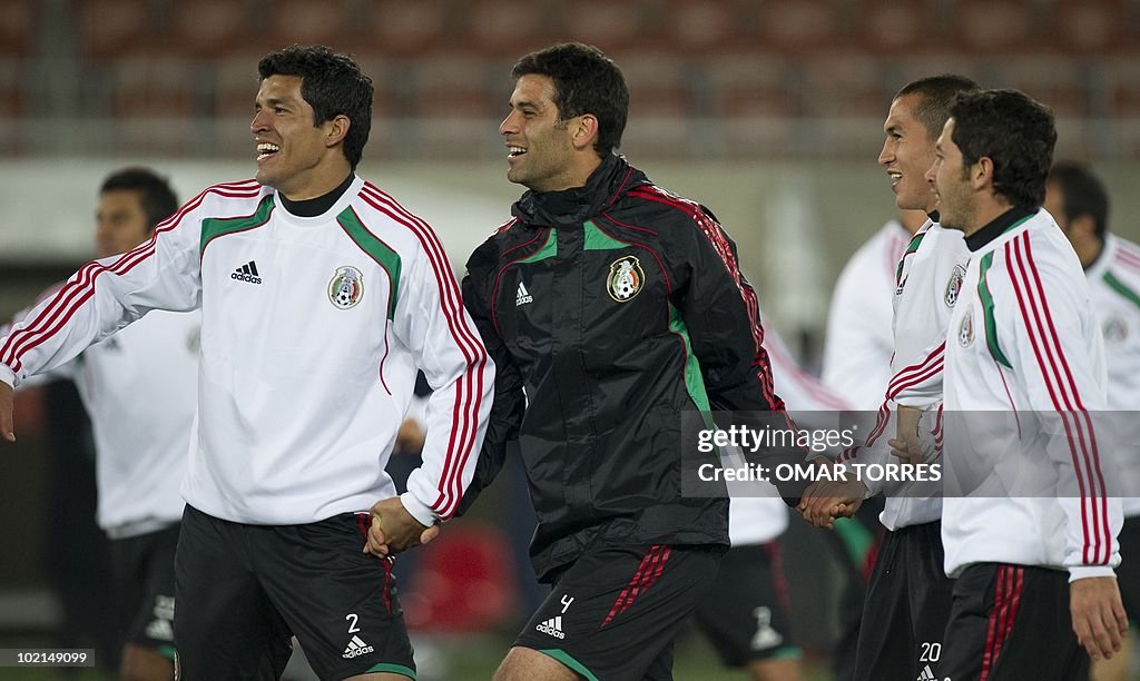 Mexico's footballer (L-R) Francisco Rodr