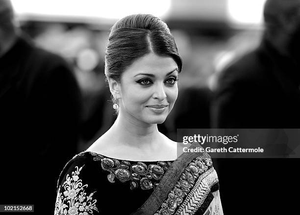 Aishwarya Rai arrives at the World Premiere of "Raavan" at the BFI Southbank on June 16, 2010 in London, England.