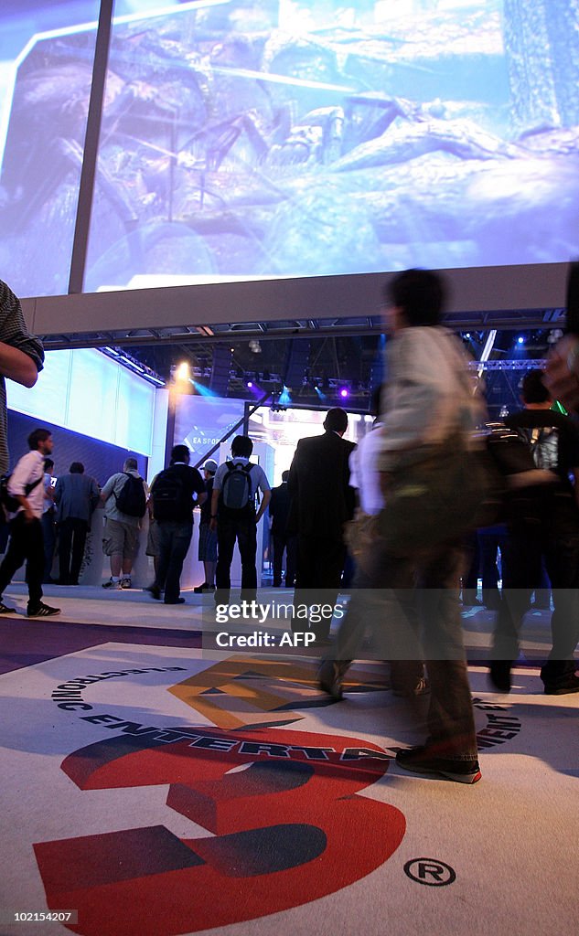 Visitors arrive at the 2010 E3 Expo in L