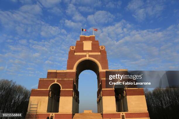 thiepval memorial - thiepval memorial stock-fotos und bilder