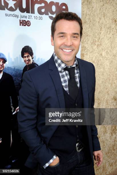 Actor Jeremy Piven arrives at HBO's "Entourage" Season 7 premiere held at Paramount Theater on the Paramount Studios lot on June 16, 2010 in...