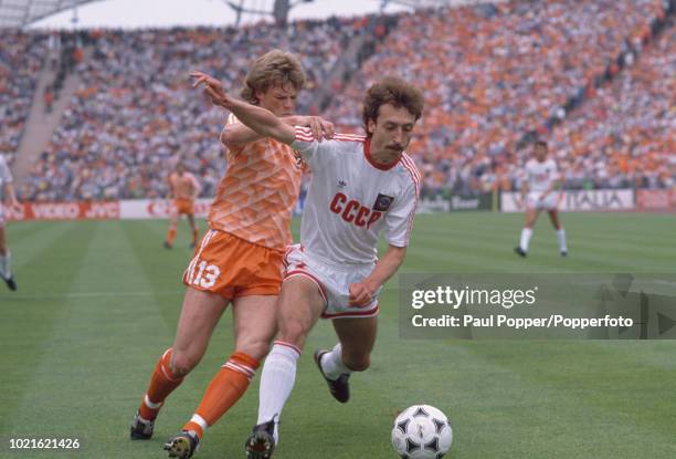 Erwin Koeman of the Netherlands challenges Sergei Aleinikov of the Soviet Union during the UEFA Euro 88 Final at the Olympiastadion on June 25, 1988...