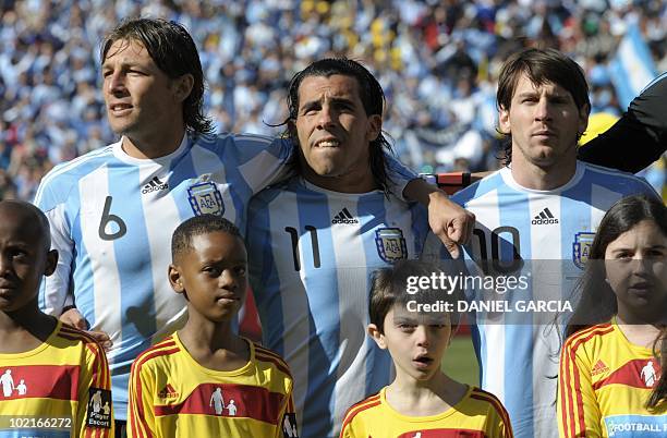 Argentina's defender Gabriel Heinze, Argentina's striker Carlos Tevez and Argentina's striker Lionel Messi line up before their Group B first round...