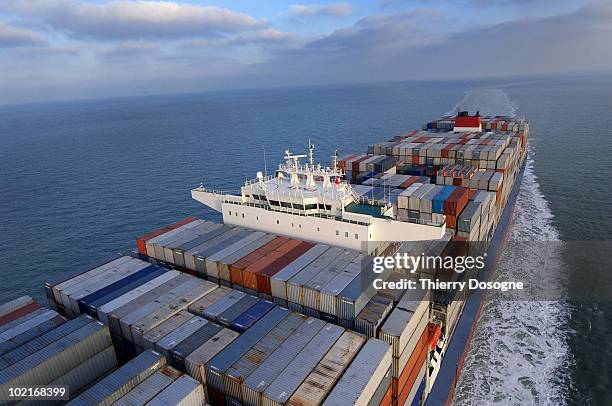 containers ship - noordzee stockfoto's en -beelden