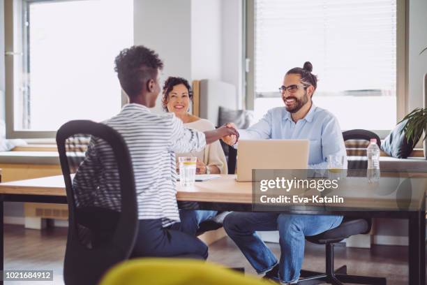 candidate is having a conversation at a job interview - successful candidate stock pictures, royalty-free photos & images