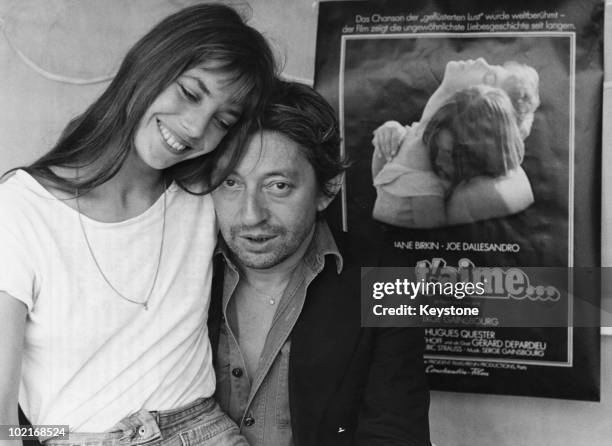 French singer-songwriter Serge Gainsbourg with English actress Jane Birkin in Munich to promote the film 'Je t'aime... Moi non plus', 1976....