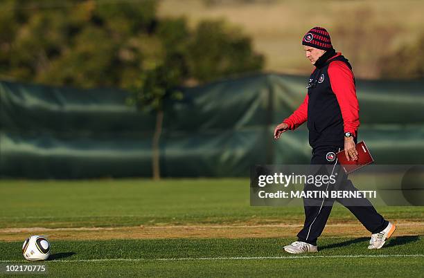 Chile's coach Marcelo Bielsa attends a training session at the Randburg High School on June 17, 2010 in Johannesburg during the FIFA 2010 World Cup...