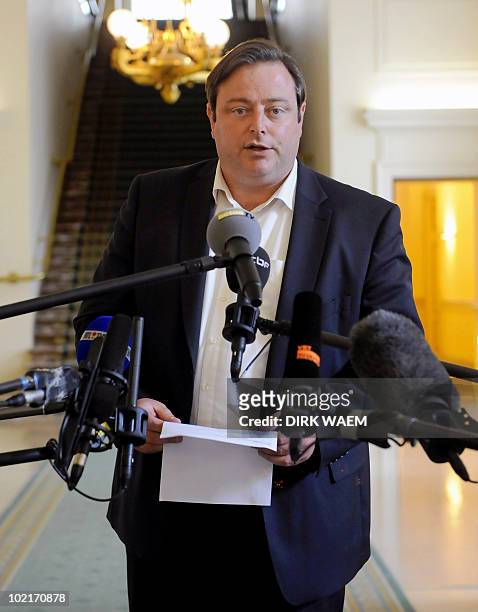 New Flemish Alliance chief Bart De Wever speaks during a press conference at the federal parliament in Brussels, on June 17, 2010. On the fourth day...