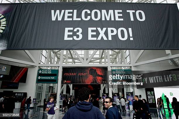 Sign welcomes attendees to the Electronic Entertainment Expo in Los Angeles, California, U.S., on Wednesday, June 16, 2010. Nintendo Co., Sony Corp.,...