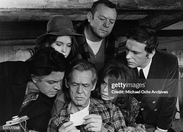 Actors Jean Gavin, Tisa Farrow, Robert Ryan, Aldo Ray, Lea Massari and Jean-Louis Trintignant in a scene from the movie 'And Hope to Die' in 1972 in...