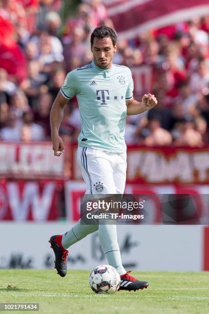 Mats Hummels of Bayern Muenchen controls the ball during the DFB Cup first round match between SV Drochtersen-Assel and Bayern Muenchen at Kehdinger...