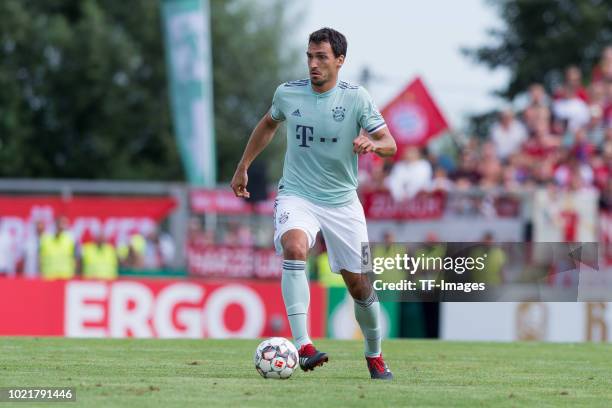 Mats Hummels of Bayern Muenchen controls the ball during the DFB Cup first round match between SV Drochtersen-Assel and Bayern Muenchen at Kehdinger...