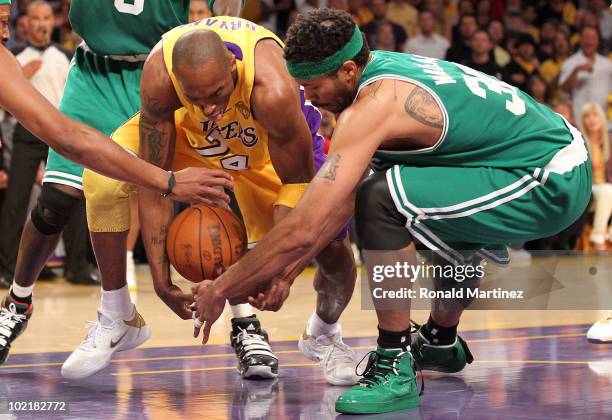 Kobe Bryant of the Los Angeles Lakers and Rasheed Wallace of the Boston Celtics battle for the ball in the first quarter of Game Seven of the 2010...