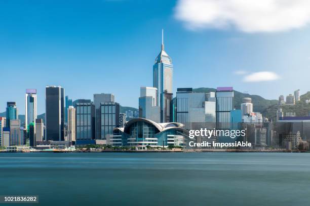 hong kong city and buildings of business district with clear blue sky on sunny day - hong kong harbour stockfoto's en -beelden