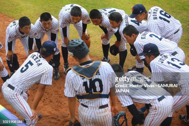 Players of Japan gather during the Bronze Medal match of WSBC U-15 World Cup Super Round between Japan and Chinese Taipei at Estadio Kenny Serracin...