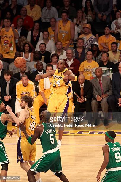 Finals: Los Angeles Lakers Kobe Bryant in action, pass vs Boston Celtics, Game 7, Los Angeles, CA 6/17/2010 CREDIT: Peter Read Miller