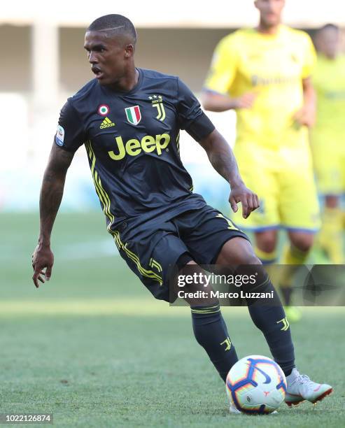 Douglas Costa of Juventus FC in action during the Serie A match between Chievo Verona and Juventus at Stadio Marc'Antonio Bentegodi on August 18,...