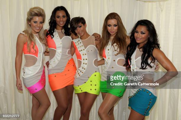 Mollie King, Rochelle Wiseman, Frankie Sandford, Una Healey and Vanessa White of The Saturdays pose backstage at the Isle Of Man Bay Festival on June...
