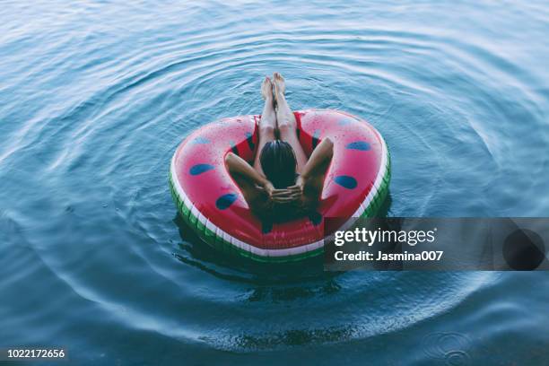 durante el verano, relajación - agua estancada fotografías e imágenes de stock
