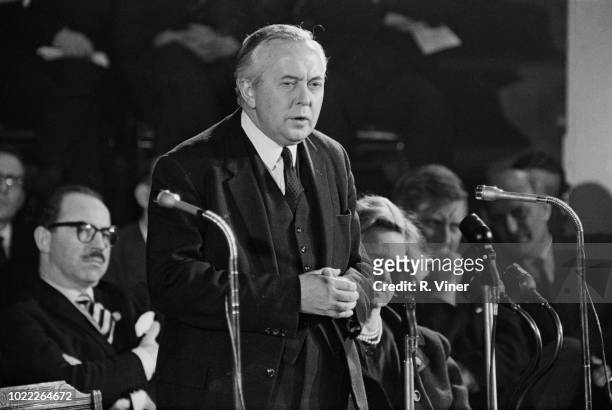 British Labour politician Harold Wilson speaking at a conference in Birmingham, UK, 31st January 1964.