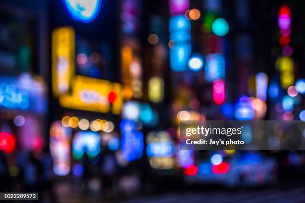 abstract defocused city street scene at night - citylight stockfoto's en -beelden