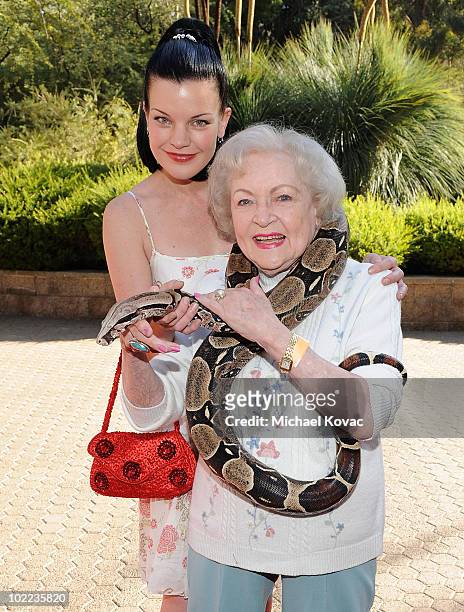 Actresses Pauley Perrette and Betty White pose with a snake at the Greater Los Angeles Zoo Association's 40th Annual "Beastly Ball" at Los Angeles...