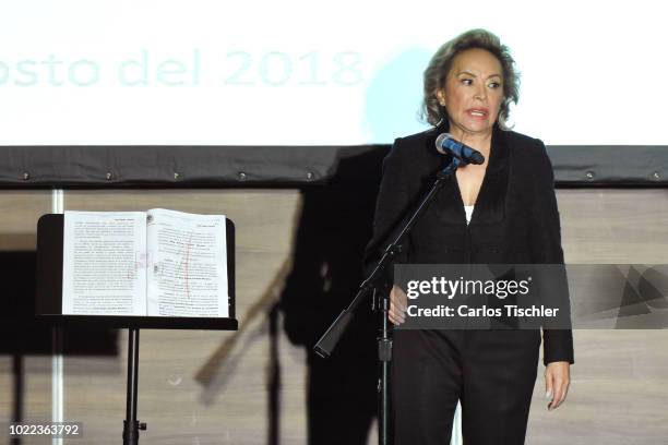 Elba Esther Gordillo Show her freedom document during a press conference at Hotel Presidente Intercontinental on August 20, 2018 in Mexico City,...