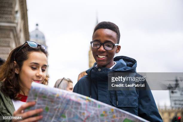 ロンドンへの旅行の大学生 - london street map ストックフォトと画像