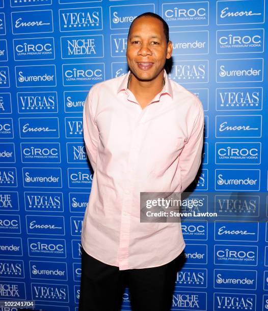 Television personality Mark Curry arrives to celebrate Vegas Magazine's 7th anniversary at Surrender Nightclub at Encore on June 19, 2010 in Las...