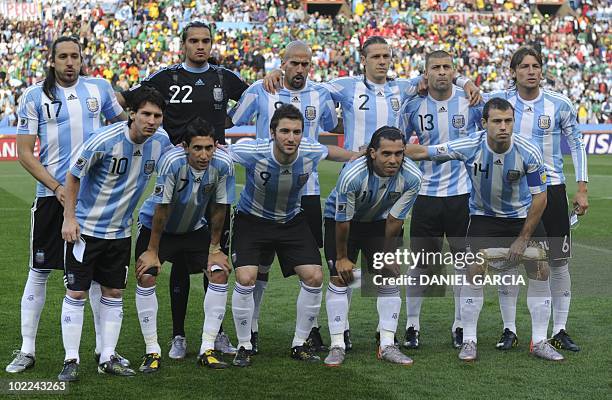 This picture taken on June 12, 2010 at Ellis Park stadium in Johannesburg shows Argentina's midfielder Jonas Gutierrez, Argentina's goalkeeper Sergio...