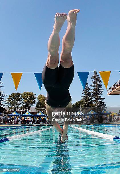 Lara Jackson stretches into the water to start the last heat of the womens 50 meter freestyle prelims at the XLIII Santa Clara International...