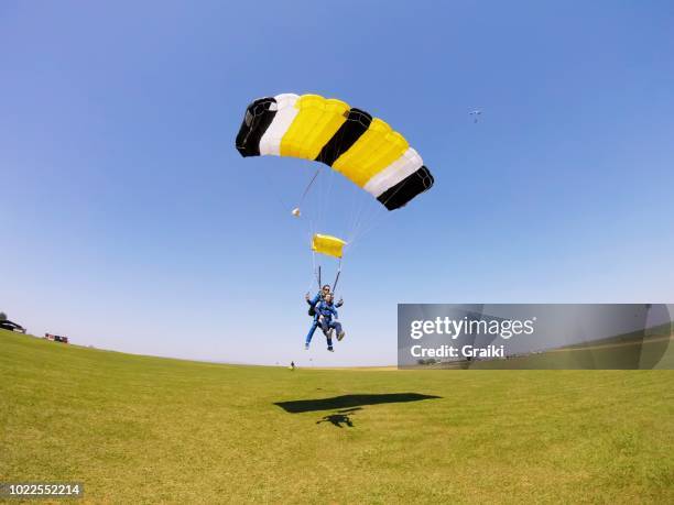 parachute tandem flying in the blue sky - parachute imagens e fotografias de stock
