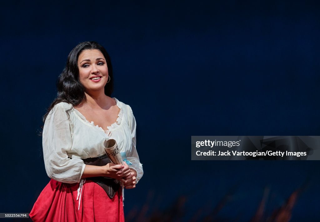 Anna Netrebko in 'Elisir d'Amore'