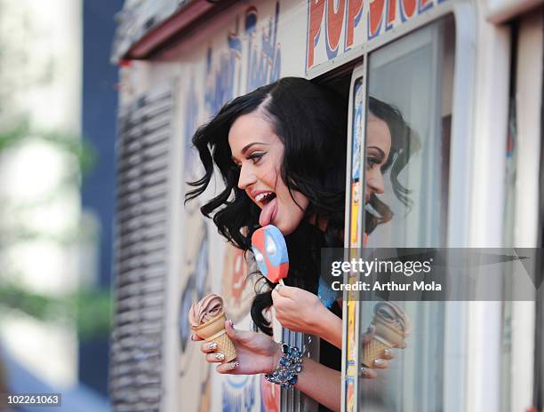 Singer Katy Perry arrives on the red carpet of the 21st Annual MuchMusic Video Awards at the MuchMusic HQ on June 20, 2010 in Toronto, Canada.