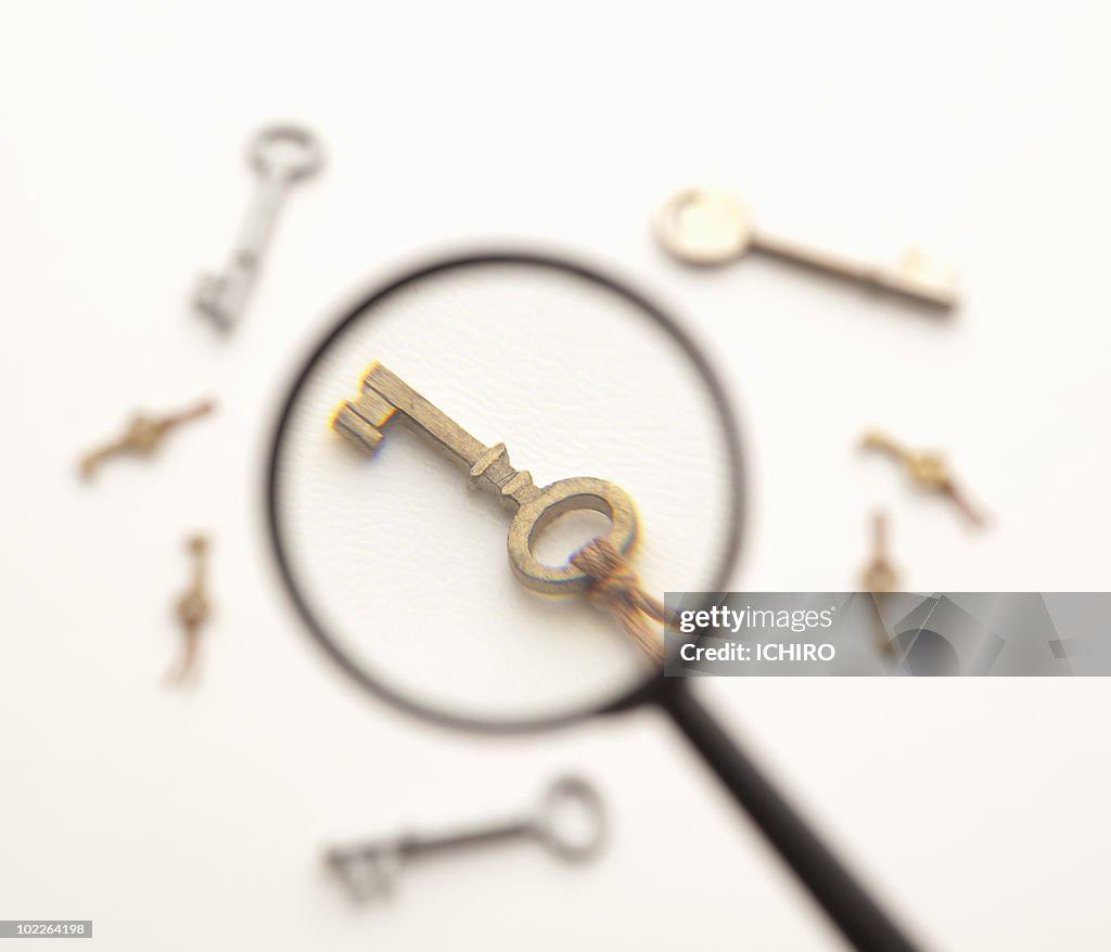 Magnifying glass and keys.