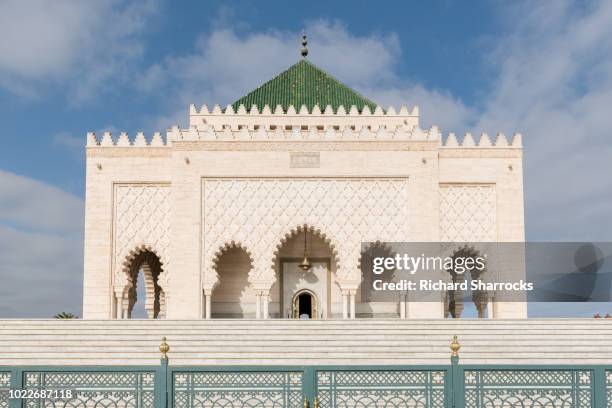 mausoleum of king mohammed v of rabat, morocco - rabat marokko stockfoto's en -beelden
