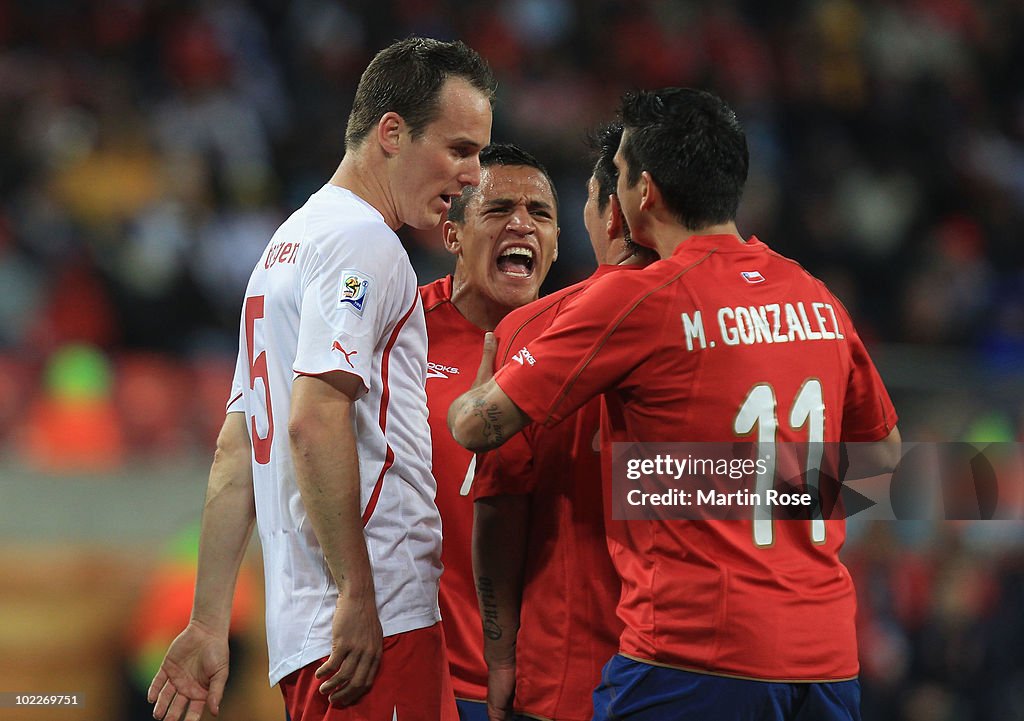 Chile v Switzerland: Group H - 2010 FIFA World Cup