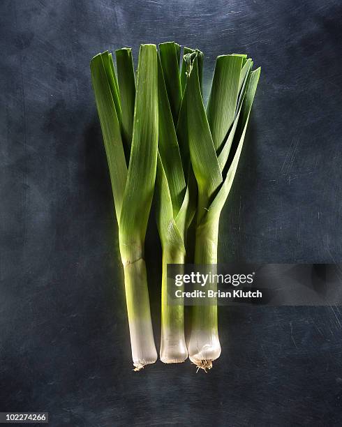 leeks - lauch stock-fotos und bilder