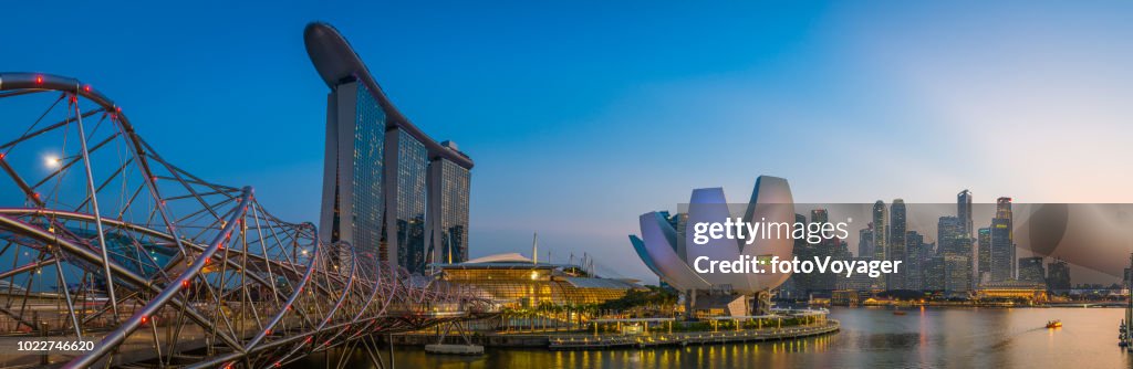 新加坡濱海灣金沙螺旋橋 ArtScience 博物館摩天大樓全景