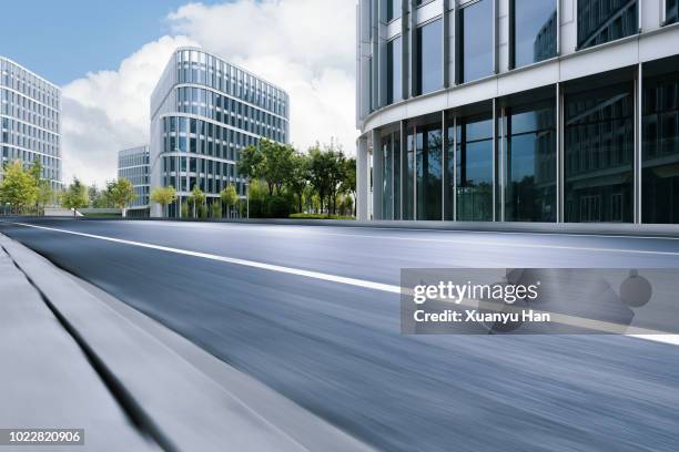 urban road - stadsweg stockfoto's en -beelden