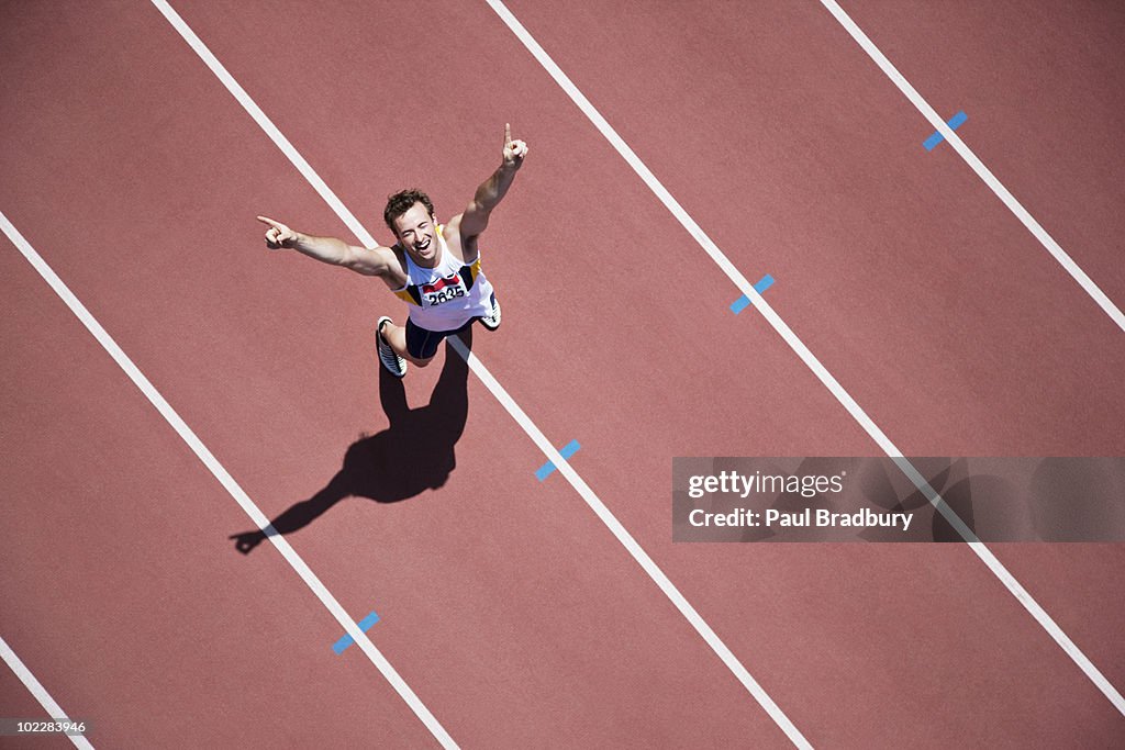 Läufer jubeln auf track