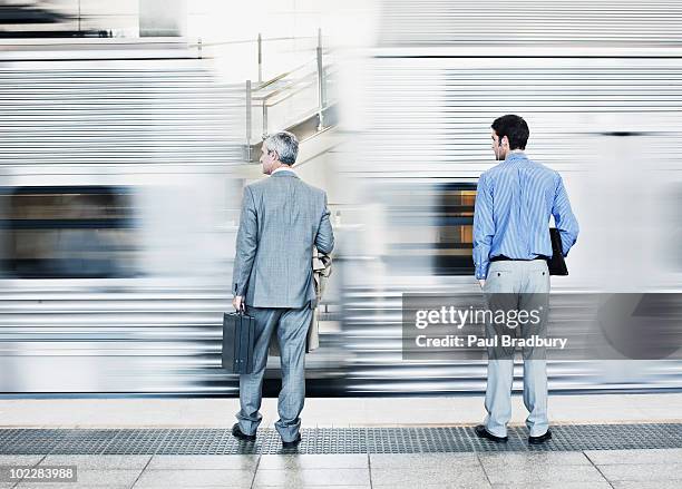 Empresrio Observando A Acelerao Comboio, Foto de stock